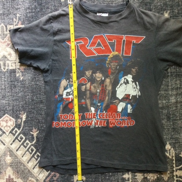 vintage 1989 Ratt Graphic Tee - Black. - Picture 5 of 8